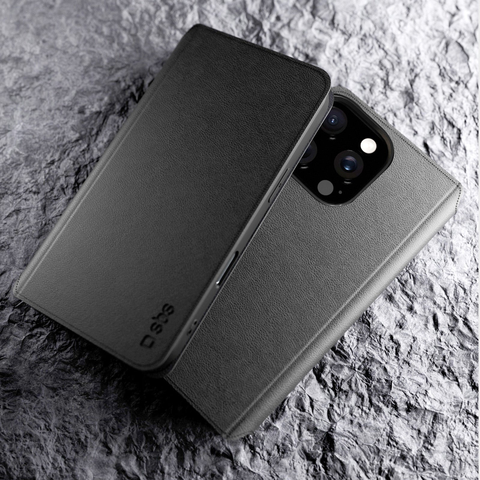 MagSafe-compatible case for iPhone 16 Pro