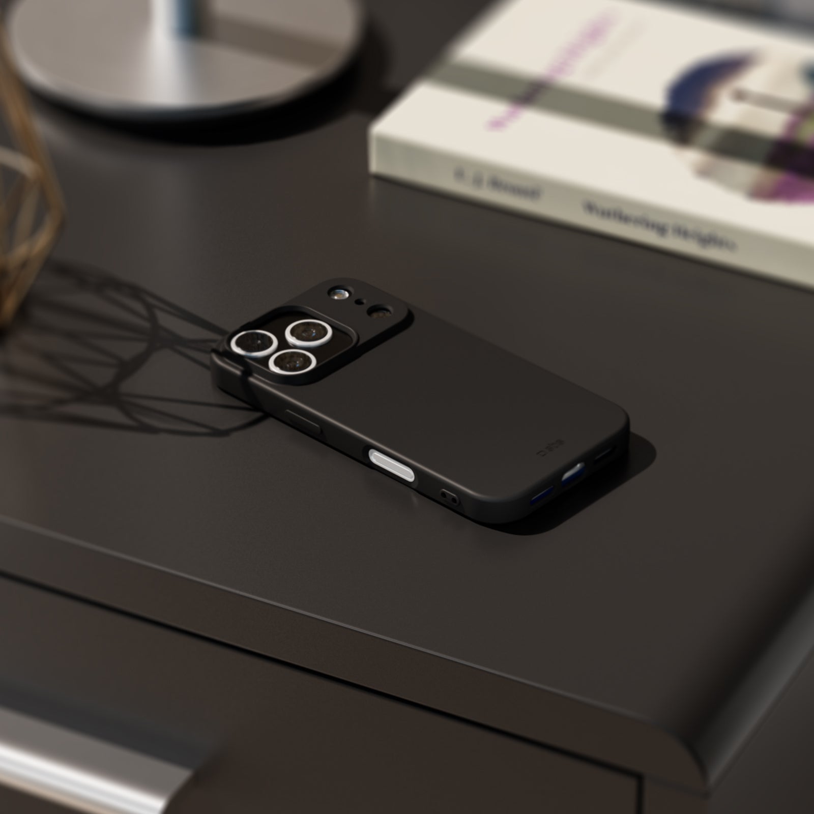 Instinct cover for iPhone 17 Pro Max