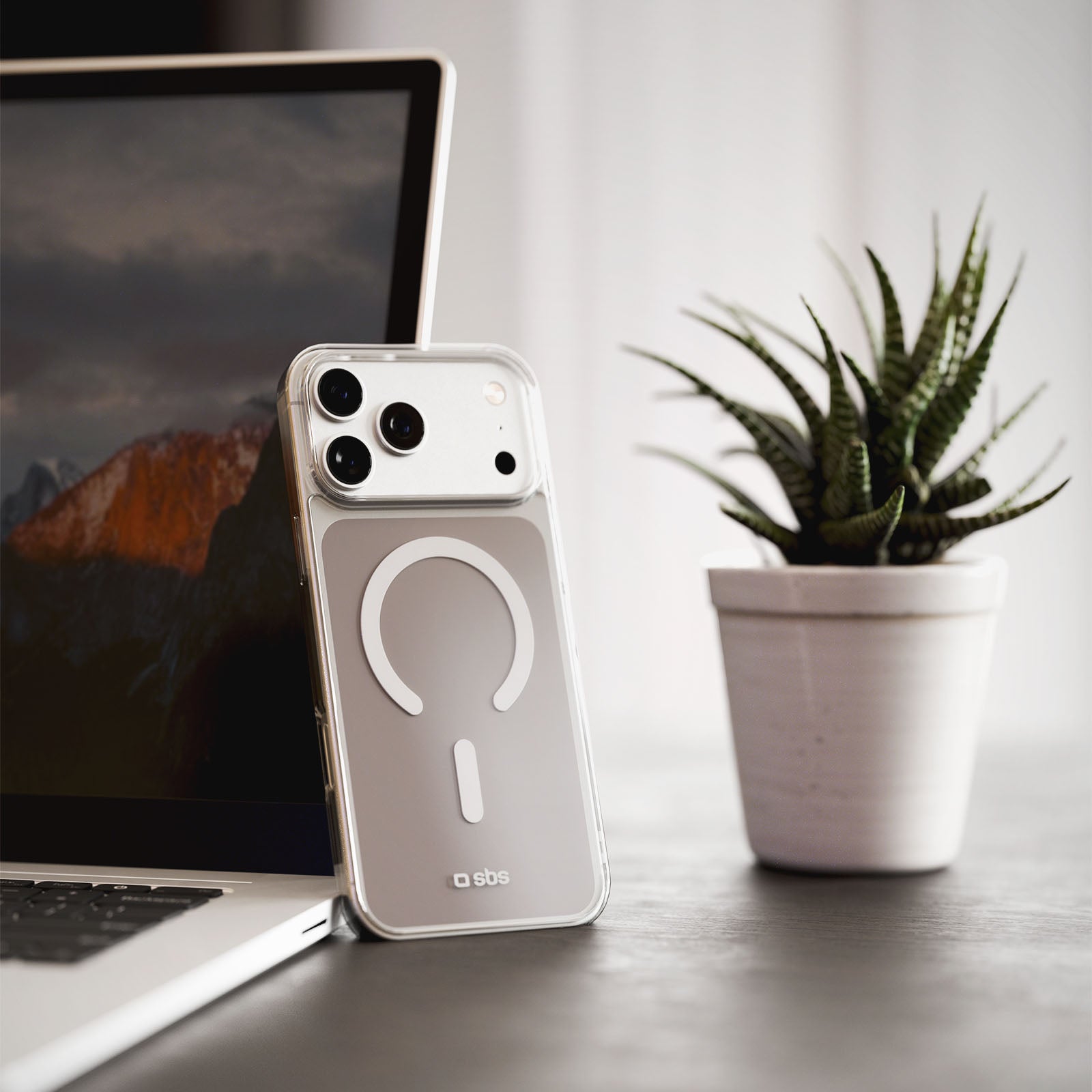 Funda transparente y fina para iPhone 17 Pro compatible con carga MagSafe