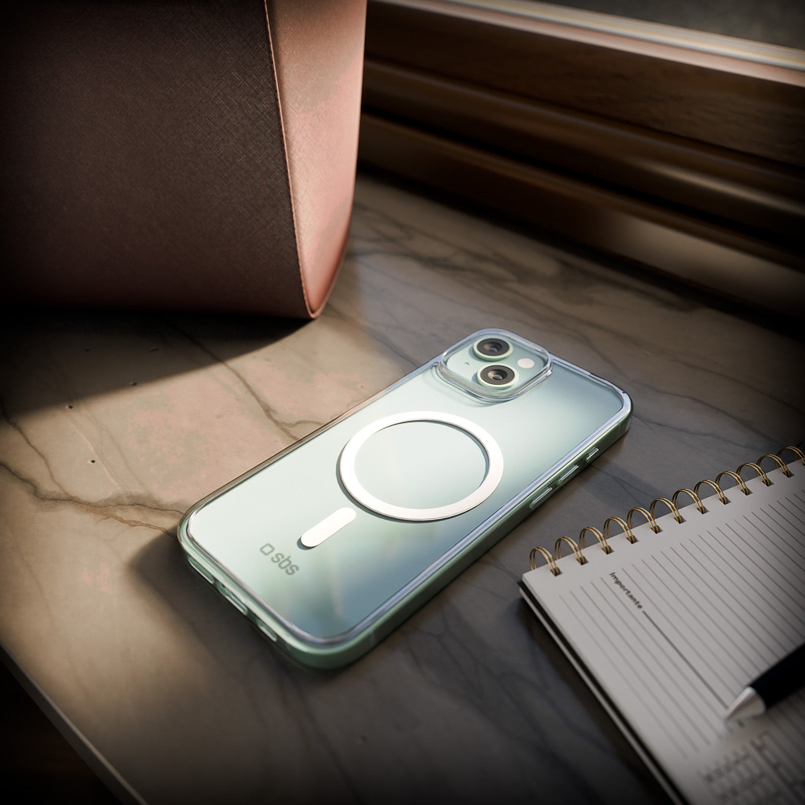 Coque transparente rigide, compatible recharge MagSafe pour iPhone 15