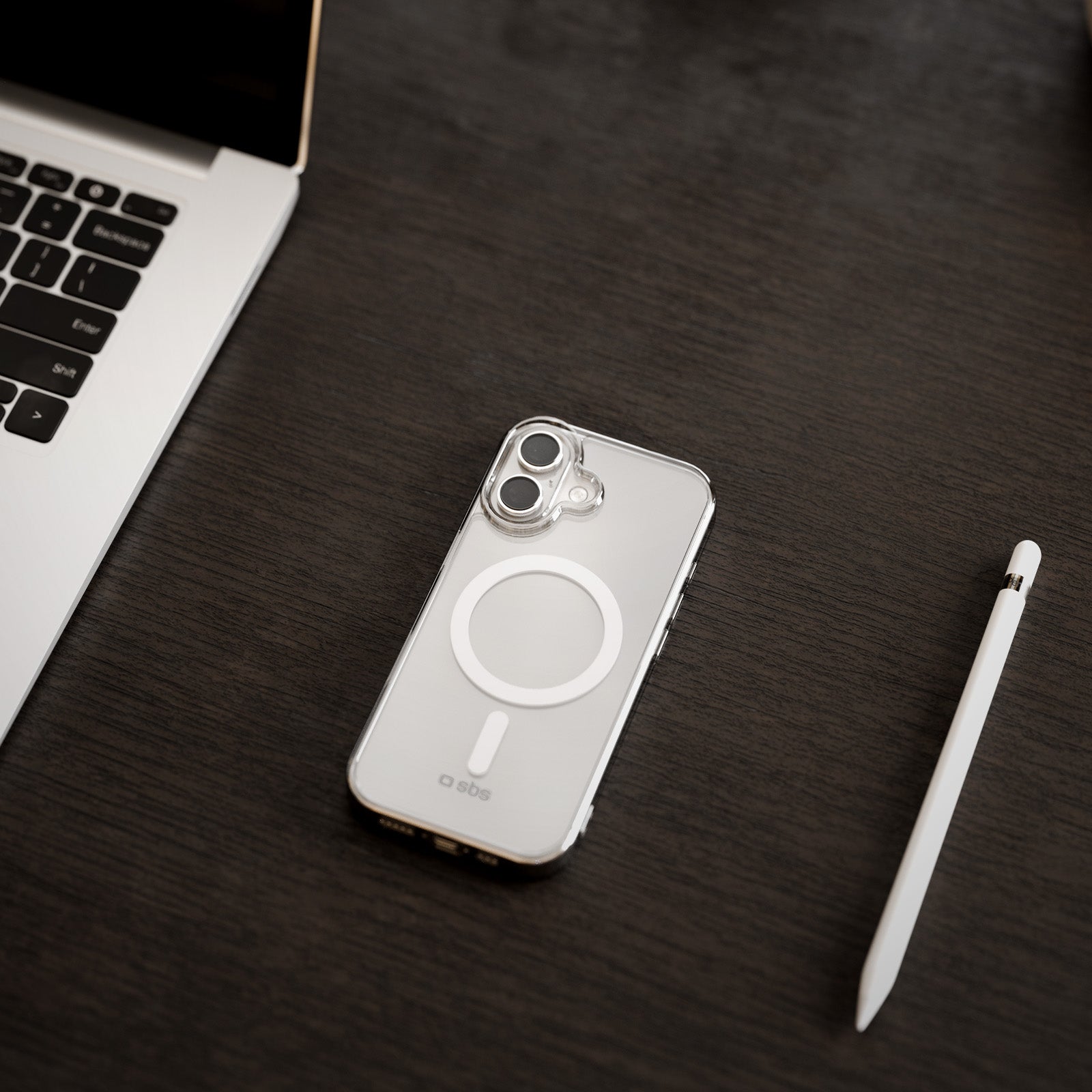 Rigid transparent case compatible with MagSafe charging for iPhone 17