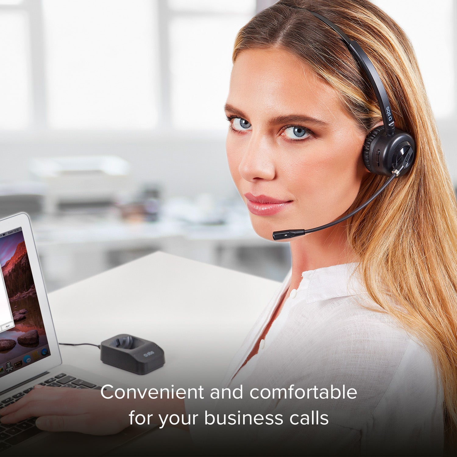 Cascos inalámbricos con micrófono y base de carga