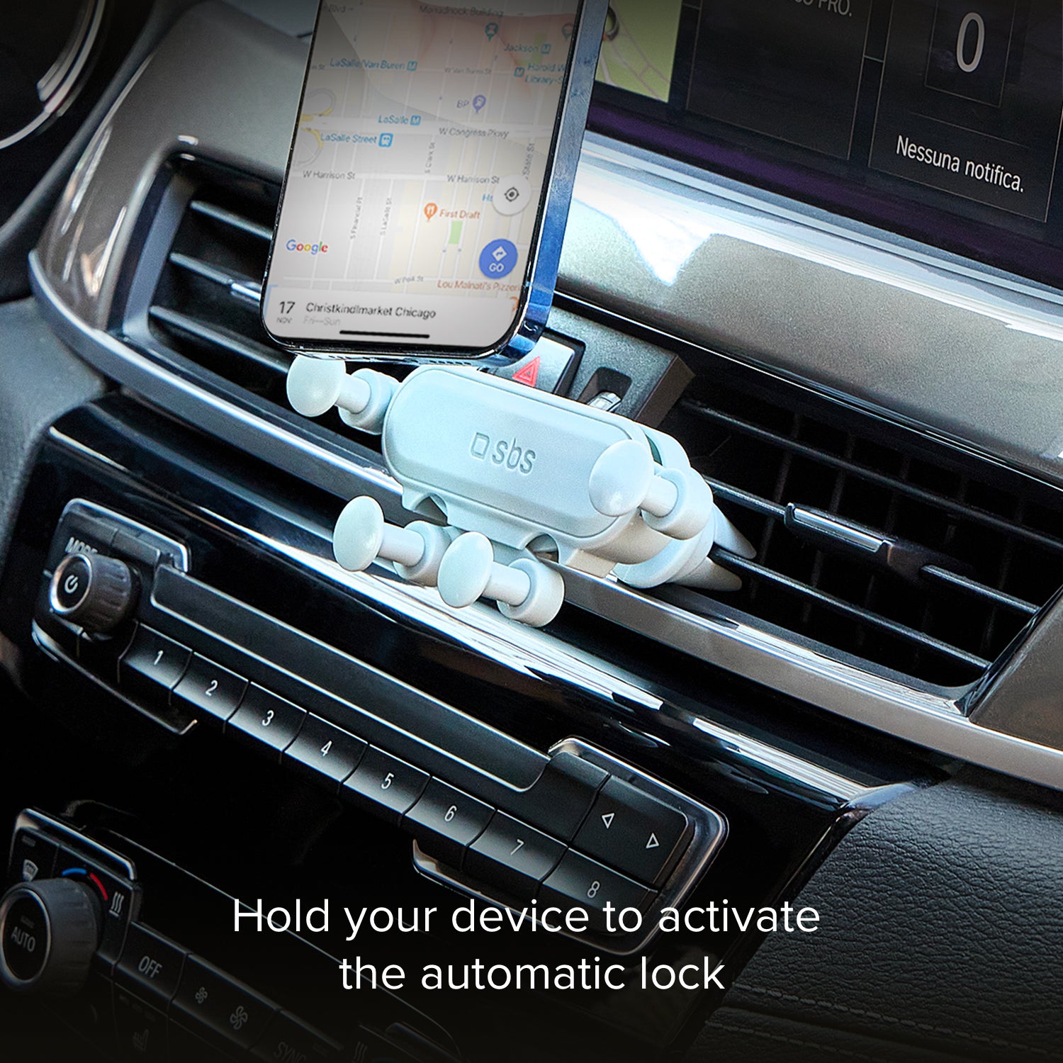 Support pour voiture avec verrouillage automatique par gravité