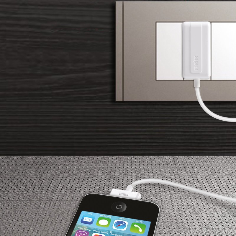 Travel charger for iPhone and iPod
