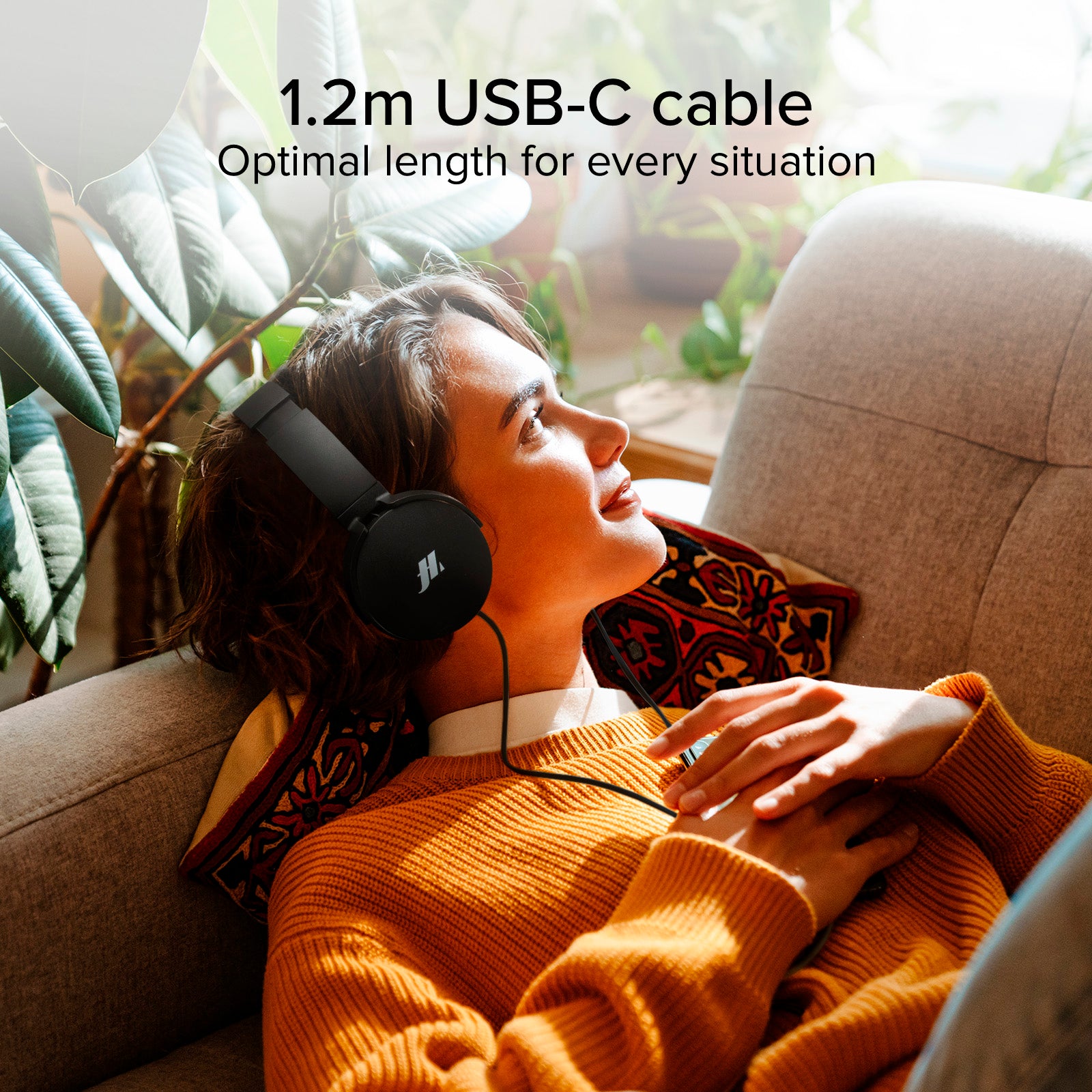 Wired headset with USB-C and rotating soft earcups