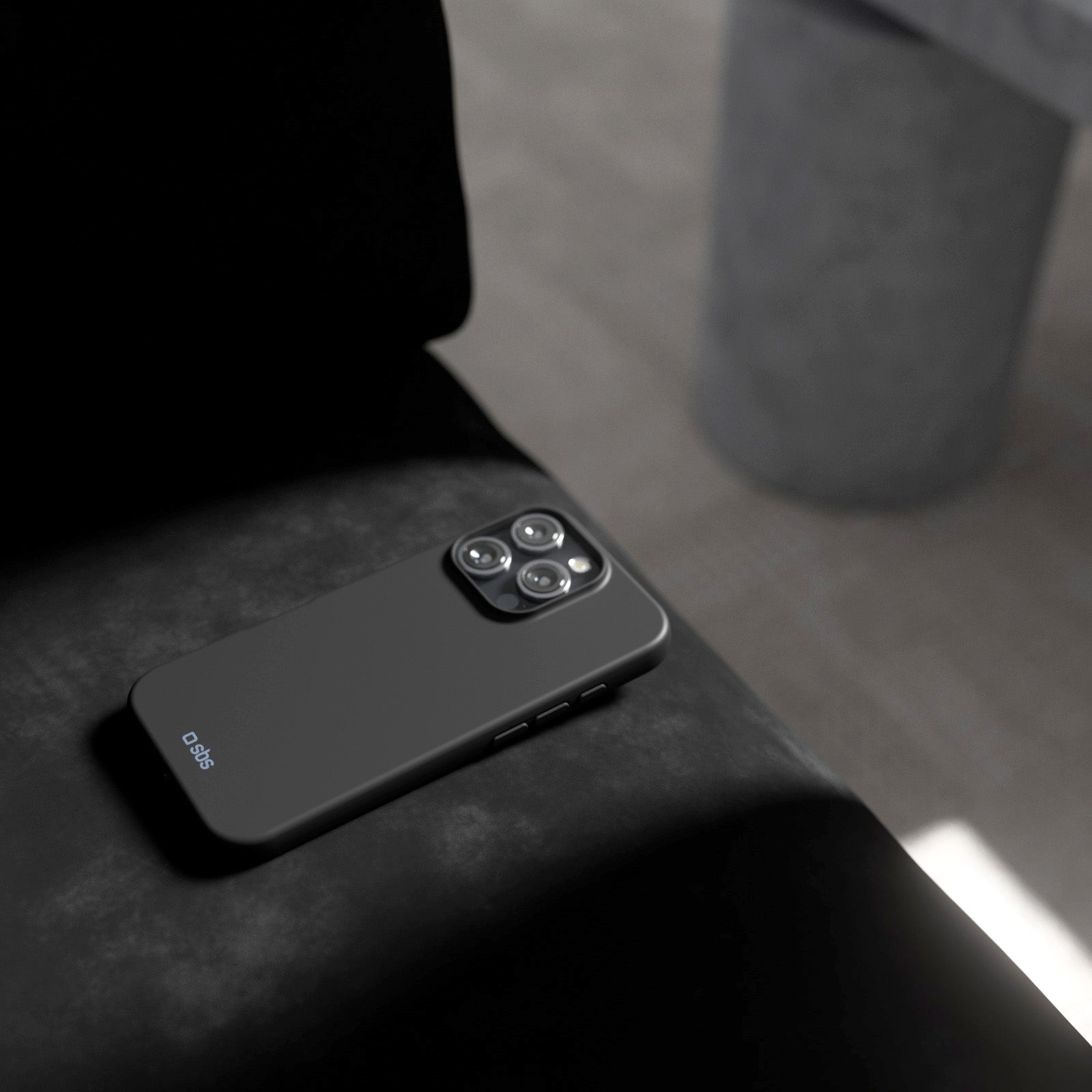 Instinct cover for iPhone 16 Pro