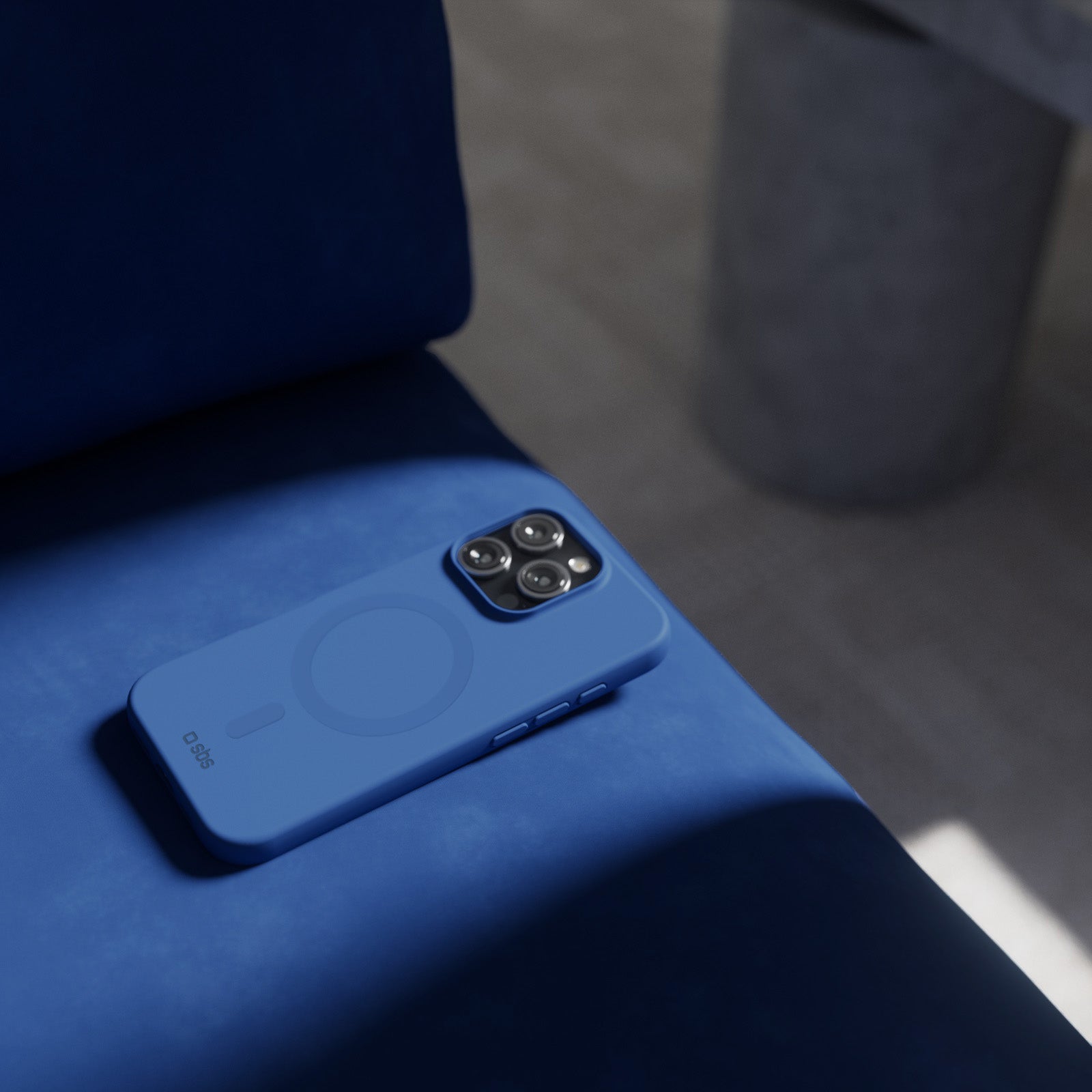 Instinct Mag - cover per iPhone 16 Pro Max morbida e compatibile con MagSafe