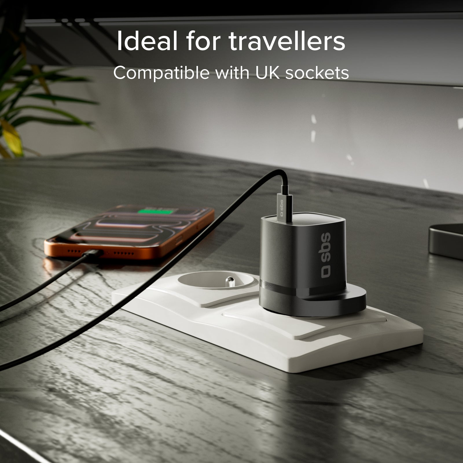 Cargador con puerto USB-C, 30W de potencia y enchufe del Reino Unido