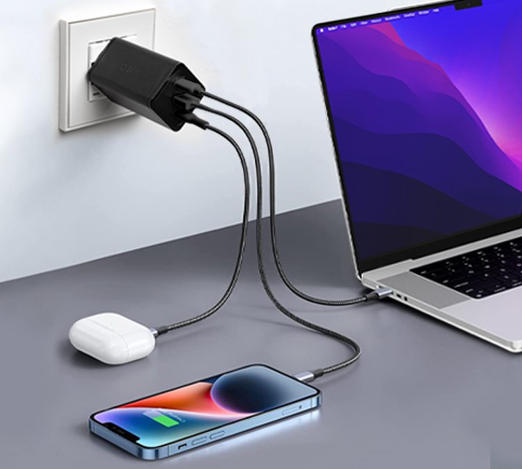 USB-C, wireless and corded smartphone charger | SBS