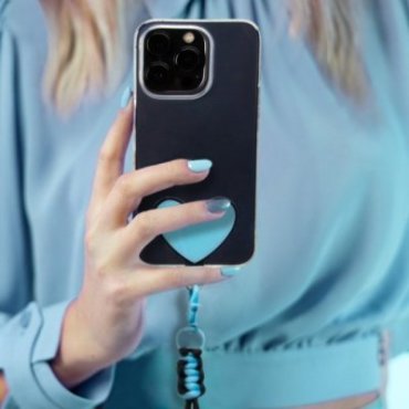 Heart-shaped universal neck strap for smartphones