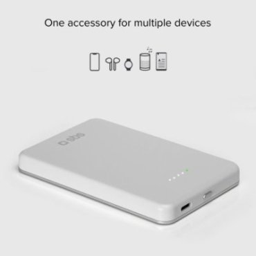 5,000 mAh power bank with wireless magnetic charging